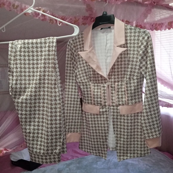 Shoes and purses - Picture 15 of 15